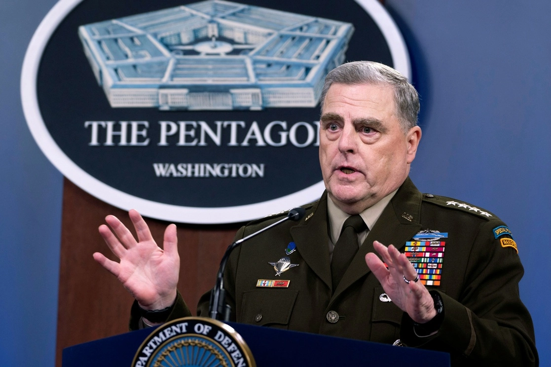 En imagen de archivo, el presidente del Estado Mayor Conjunto, el general Mark Milley, durante una conferencia de prensa en el Pentágono en Washington. Foto Ap