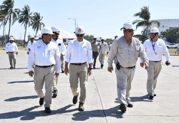 Autoridades de Pemex informaron que buscarán optimizar el transporte de combustibles que llega de la refinería Deer Park en Texas. Foto @OctavioRomero_O