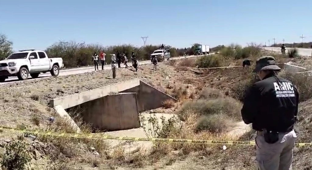 El colectivo Madres Buscadoras de Sonora localizó cuerpo de tres personas abandonados a pie de carretera en Navojoa. Foto Cristina Gómez