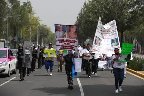 Familiares y amigos de Karla y Christopher durante una manifestación para exigir la resolución del caso el pasado 21 de septiembre de 2020. Foto Alfredo Domínguez 