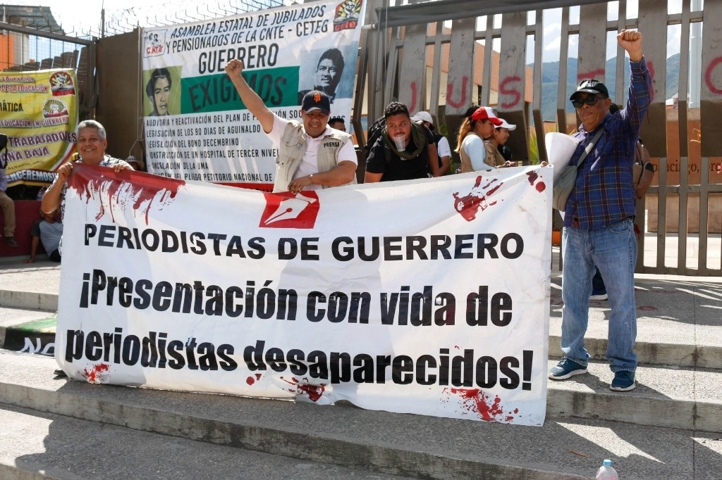 Protesta de periodistas en Guerrero contra la violencia de su gremio. Foto Dassaev Téllez Adame/Cuartoscuro/ La Jornada 