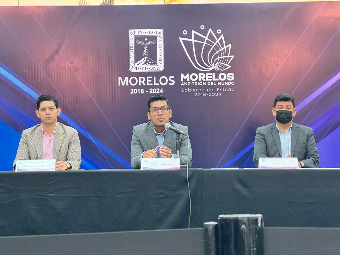Al centro, el encargado de despacho de la Secretaría de Hacienda de Morelos, José Gerardo López Huérfano. Foto Rubicela Morelos