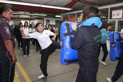 En imagen de archivo, un curso de defensa personal para estudiantes del Conalep y del Colegio de Bachilleres del estado de Hidalgo, en Mineral de la Reforma. Foto ‘La Jornada’