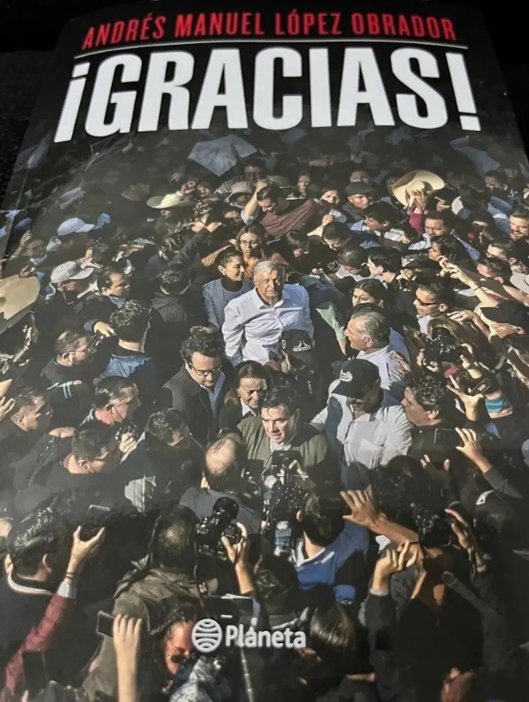 El presidente Andrés Manuel López Obrador reprochó que el magistrado del tribunal electoral Reyes Rodríguez Mondragón mantenga un proyecto que se discutirá mañana en la sala superior del TEPJF, en el que propone "revisar y prohibir" su reciente libro ‘¡Gracias!’. Foto Marco Peláez / Archivo