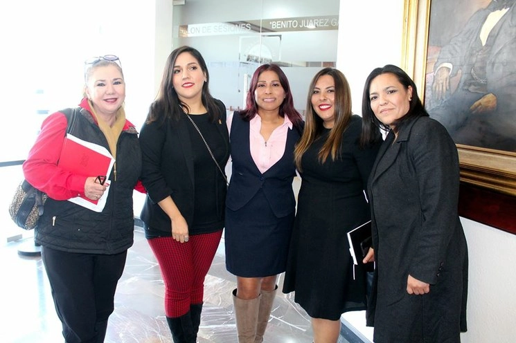 La iniciativa, que es acompañada por organizaciones civiles, se presentó al Congreso de Baja California. Foto Facebook @clauagaton