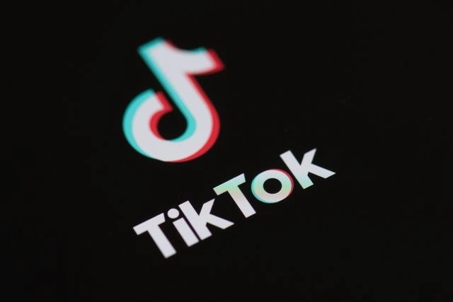 ByteDance, la empresa matriz china de la popular TikTok, ha ofrecido vender la rama estadunidense de esa aplicación, tal como pretende el gobierno de Estados Unidos, celoso en la protección de sus datos reservados. Foto Afp / Archivo