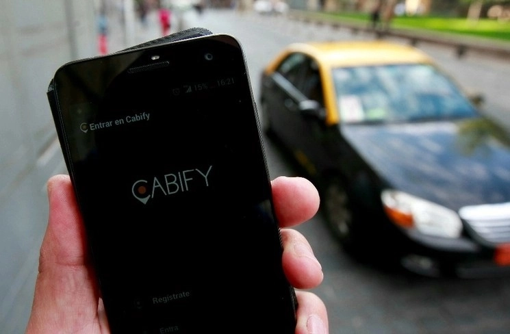 "El modelo de negocio de Cabify, que busca crear una nueva movilidad iberoamericana, no ha funcionado como era esperado en el mercado mexicano y tampoco se identifican oportunidades a futuro", dijo la compañía. La imagen, de archivo. Foto Afp