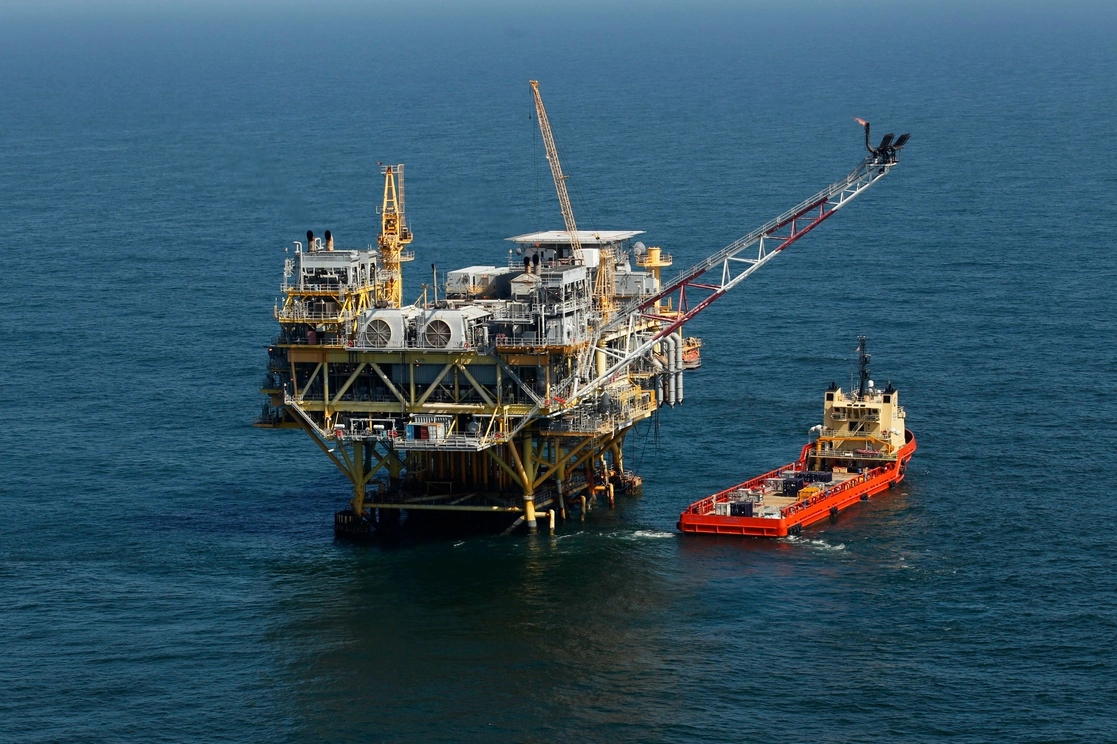 Plataforma petrolera en el Golfo de México en imagen de archivo. Foto Ap