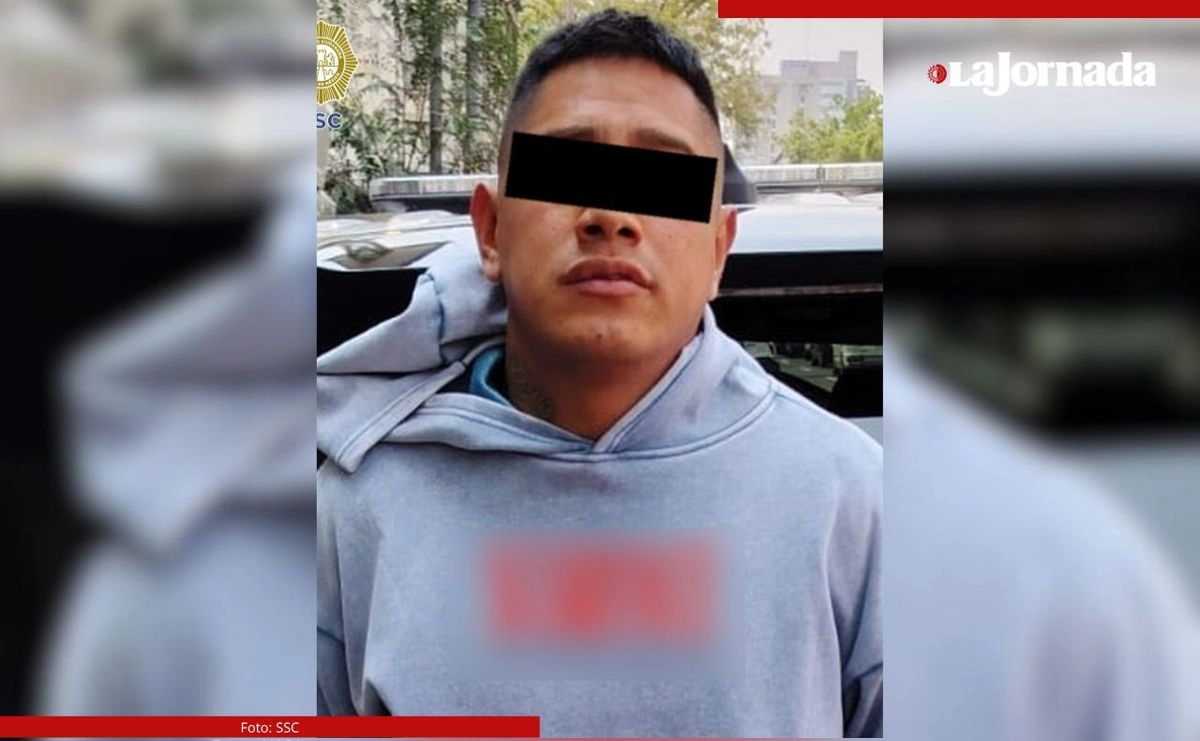 Al realizarle una revisión, le hallaron 20 bolsas con marihuana, por lo que fue detenido y trasladado a la fiscalía capitalina.
