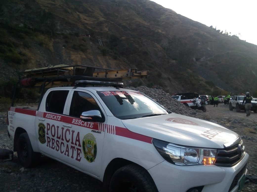 El autobús llevaba a 63 pasajeros y había salido desde Huánuco (300 km al noreste de la capital) con Lima como destino final. Foto Twitter @MininterPeru
