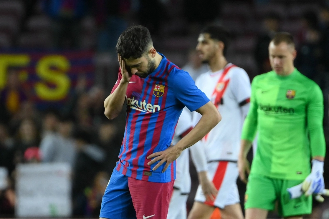El defensa del Barcelona, Jordi Alba, tras el encuentro con el  Rayo Vallecano. Foto Afp
