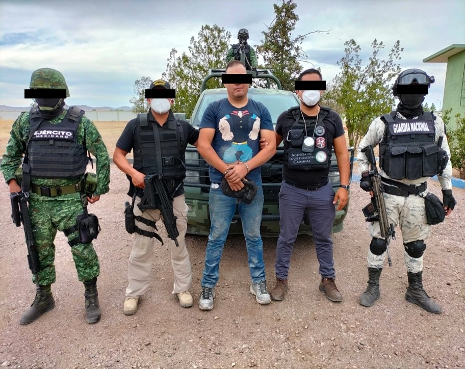Ricardo Alonso “N”, alias “Coma Boby Larios” tras su captura. Foto Sedena