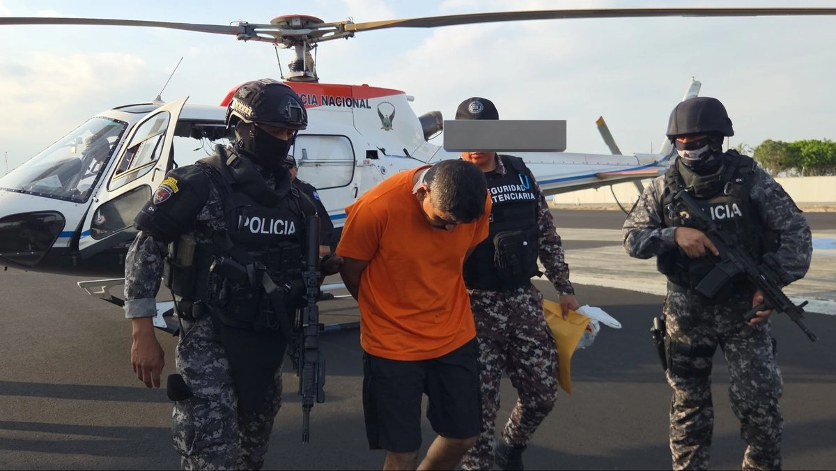 Un “objetivo de alto valor”, Simón Agapo M., alias, 'El Tunco', presuntamente vinculado a actividades ilícitas de estupefacientes, fue capturado por “Policías Nacional en Rocafuerte y trasladado inmediatamente a la Roca”, informó El ministro ecuatoriano del Interior, John Reimberg.