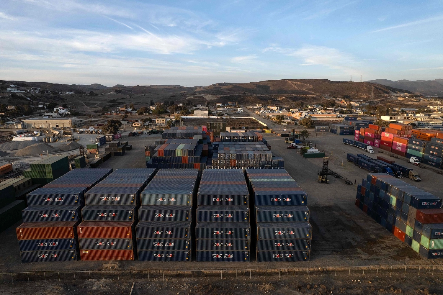 Contenedores con productos mexicanos Ensenada, Baja California. Foto 