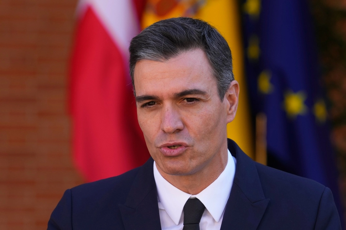 El presidente del gobierno español, Pedro Sánchez, en conferencia de prensa junto con la primera ministra danesa Mette Frederiksen en el Palacio de la Moncloa, en Madrid, el 21 de febrero de 2022. Foto Ap