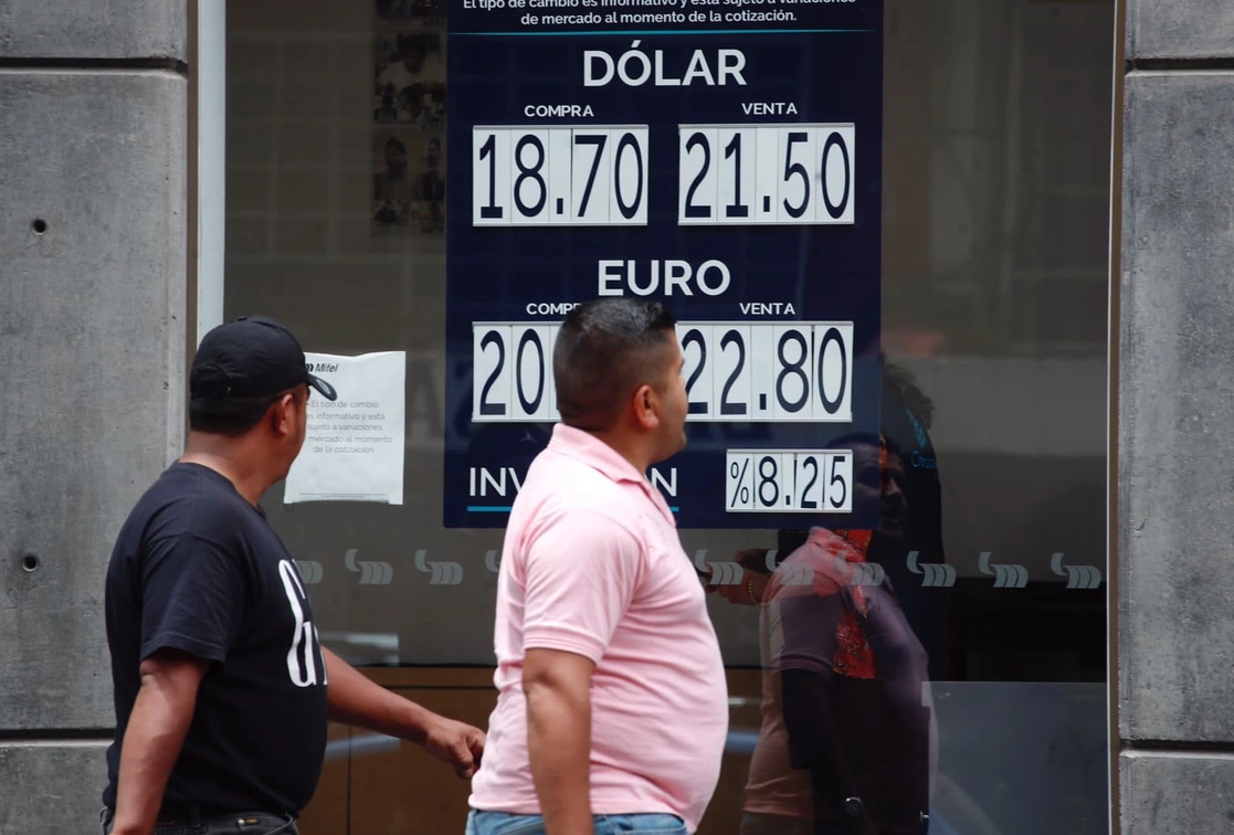 El peso tuvo una jornada negativa y cerro en 20.45 por dólar estadunidense. Foto Cristina Rodríguez