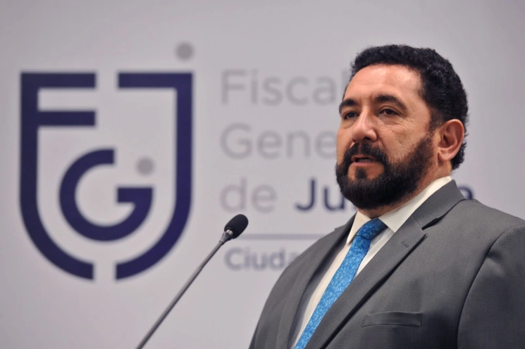 El vocero de la Fiscalía General de Justicia de la Ciudad de México, Ulises Lara López durante conferencia de prensa. Foto FGJCDMX 