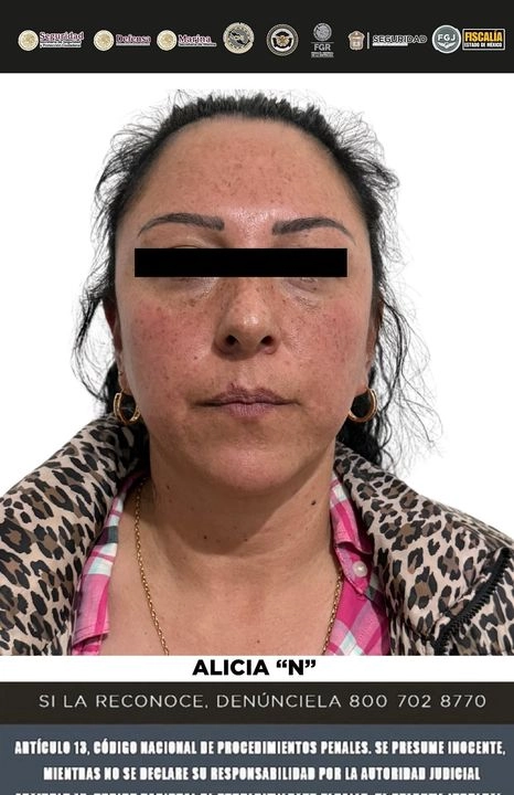 La ex síndica de San José del Rincón, Edomex, fue detenida como parte de las acciones del Operativo Enjambre, el cual se ejecuta en contra de servidores públicos presuntamente relacionados al crimen organizado. Foto Tomada de X  