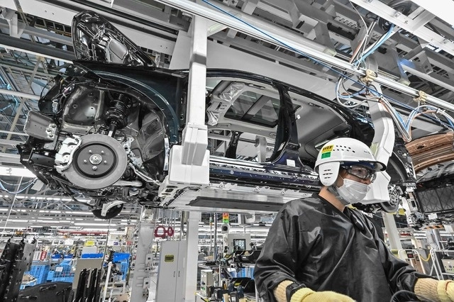 Los costos de producción de los vehículos de motor en Estados Unidos, bajaron en los últimos meses. Foto Afp