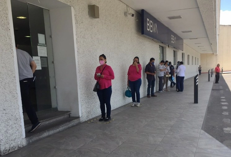 Las instituciones bancarias han resentido la crisis económica por la pandemia de Covid-19. Foto Cristina Rodríguez
