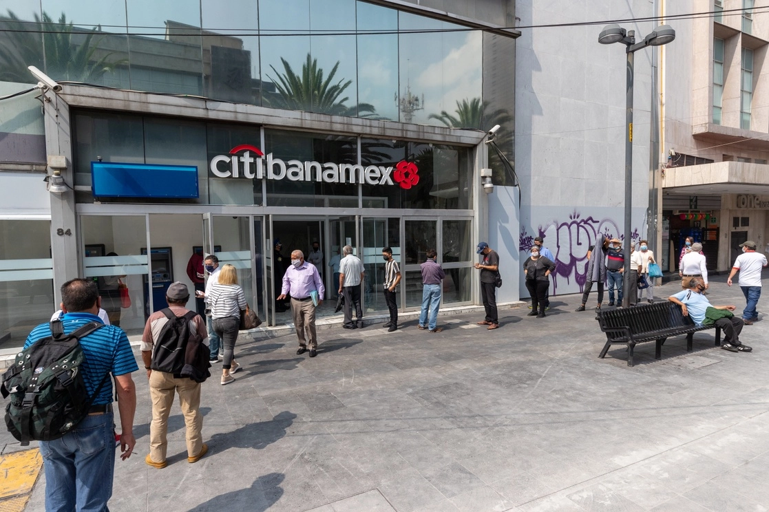 la cartera de crédito de las instituciones bancarias alcanzó un saldo de cinco billones 223 mil millones de pesos. Foto Pablo Ramos/ Archivo