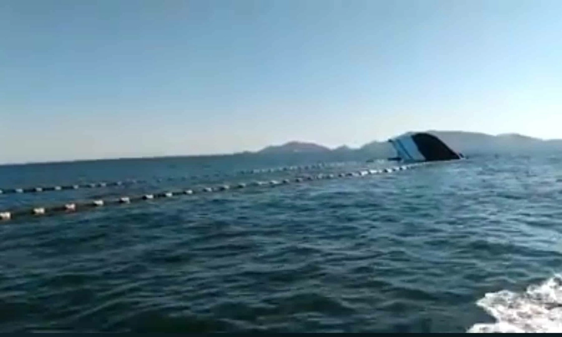 Foto del hundimiendo de uno de los barcos. Tomada de internet