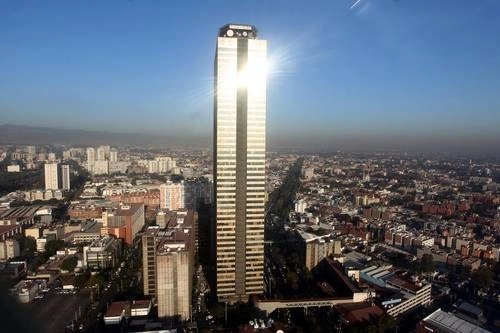 Vista aérea de la Torre de Pemex en Ciudad de México. Foto ‘La Jornada’ / Archivo