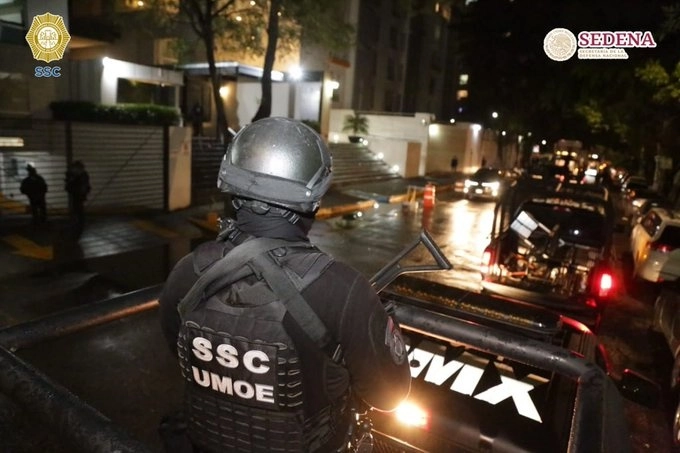 Elemento de la SSC-CDMX durante un operativo. Foto tomada de la cuenta de Twitter @OHarfuch
