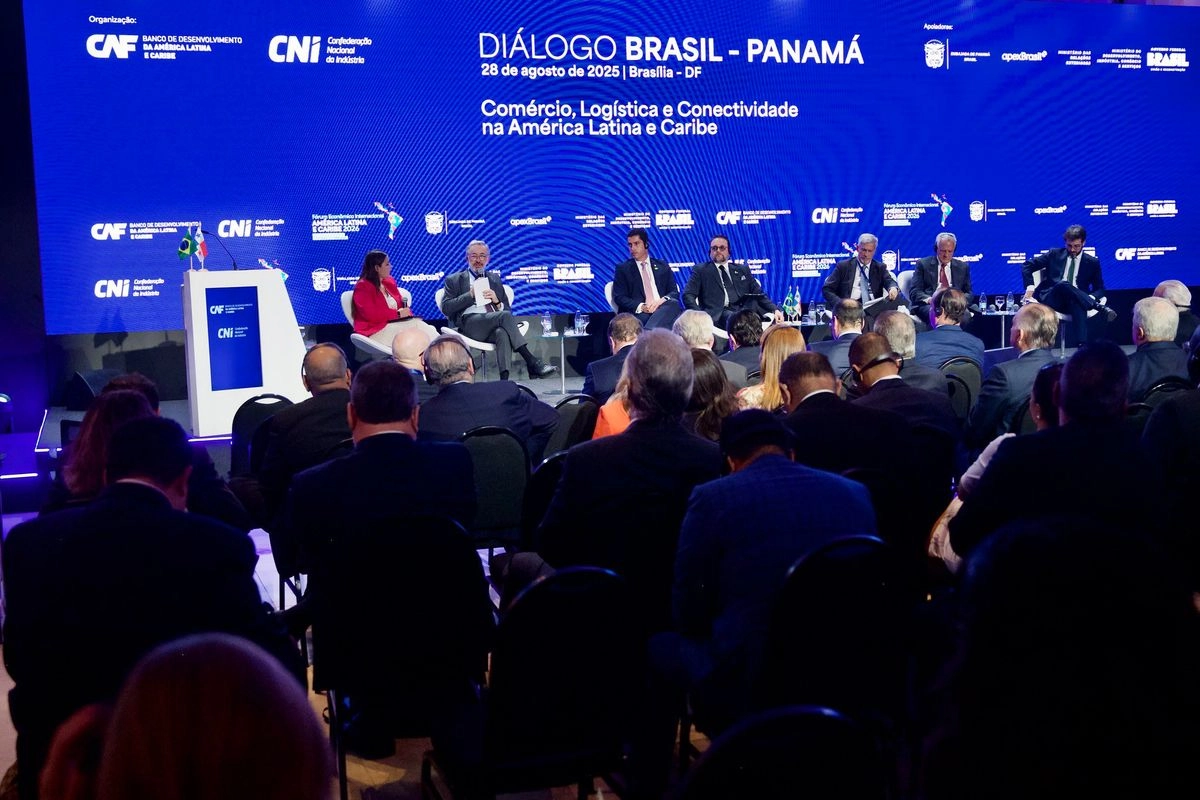 Foro “Construyendo Puentes para el Foro Económico Internacional América Latina y el Caribe”, en Brasilia. Foto