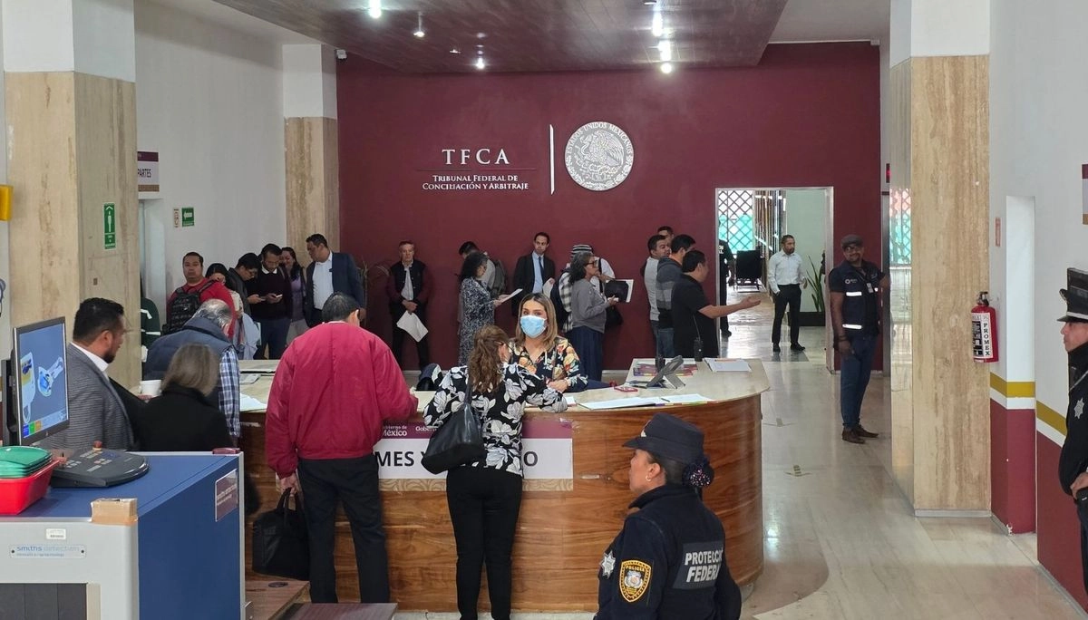 La autoridad laboral precisó que las personas lesionadas, una mujer y cinco hombres, son “externas a la institución” e informó que fueron trasladadas a distintos hospitales para recibir atención médica por el ERUM y la Cruz Roja.