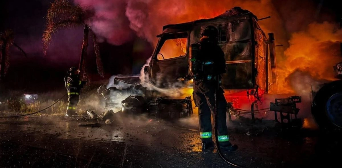 El fuego fue controlado con el apoyo de los bomberos del Parque Industrial Querétaro que se localiza cerca del lugar. Foto