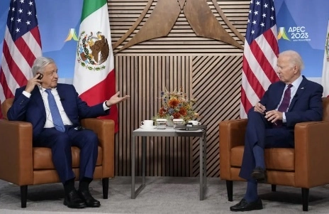El presidente López Obrador y su anfitrión estadunidese, Joe Biden, durante su encuentro bilateral celebrado en San Francisco, California, el 17 de noviembre de 2023. Foto Ap