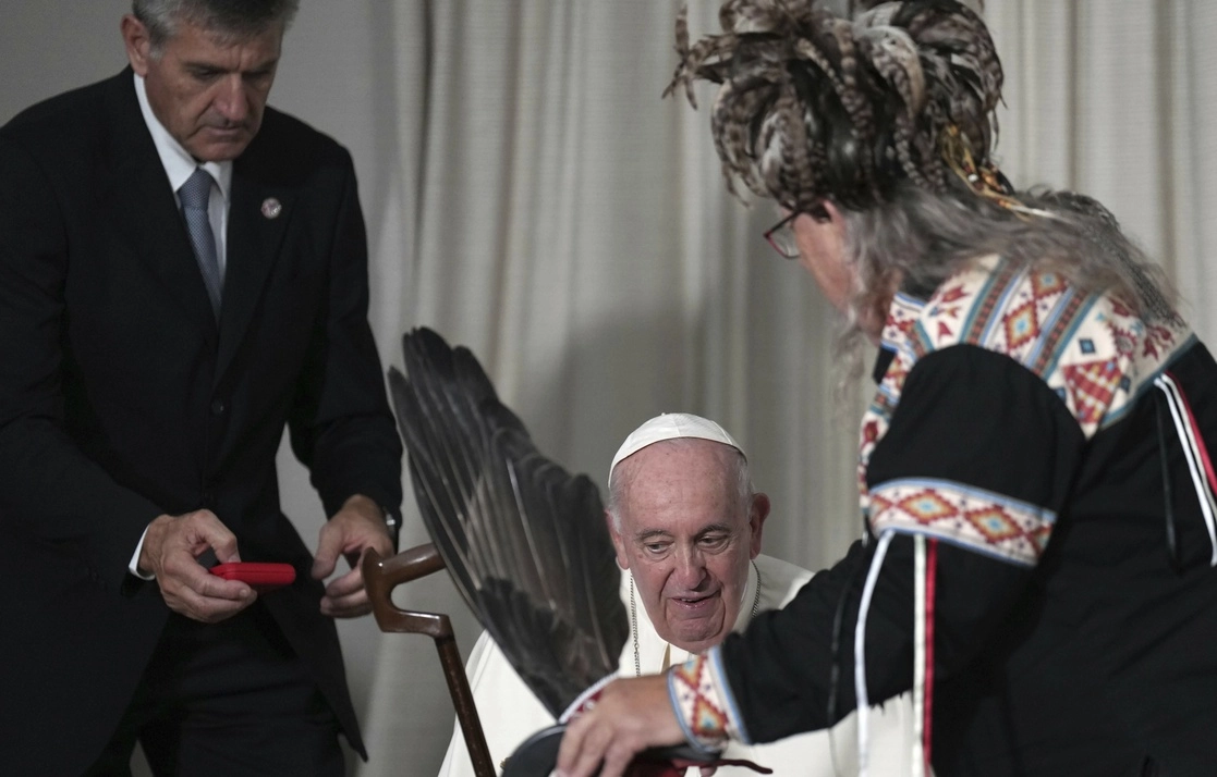 En palabras pronunciadas ante Francisco, Trudeau subrayó que la Comisión de la Verdad y la Reconciliación de Canadá había solicitado en 2015 que el papa ofreciera una disculpa. Foto Ap