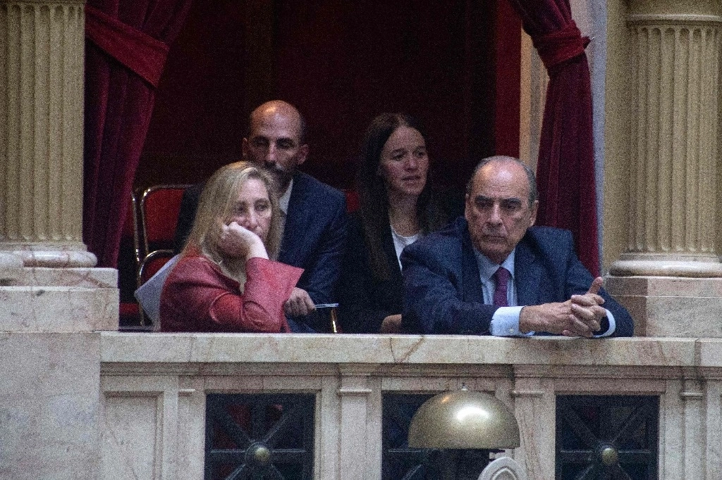 La secretaria general de la Presidencia, Karina Milei y el Ministro del Interior, Guillermo Francos, en el Congreso Nacional en Buenos Aires, Argentina. Foto Afp