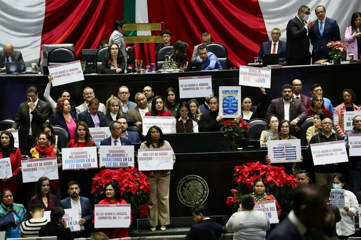 Aspecto del salón del Pleno donde se pone a discusión el proyecto de decreto por el que se expide la Ley General de Aguas y se reforman, derogan y adicionan diversas disposiciones de la Ley de Aguas Nacionales. 03 de Diciembre de 2025. Foto: