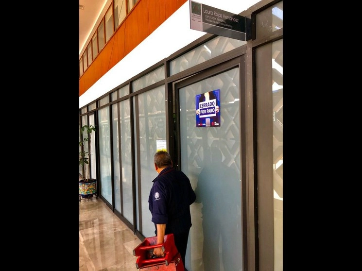 En la Cámara de Diputados, las actividades se suspendieron prácticamente en su totalidad, debido a que las mujeres que laboran ahí decidieron sumarse al movimiento “El 9 nadie se mueve”. Foto Enrique Méndez