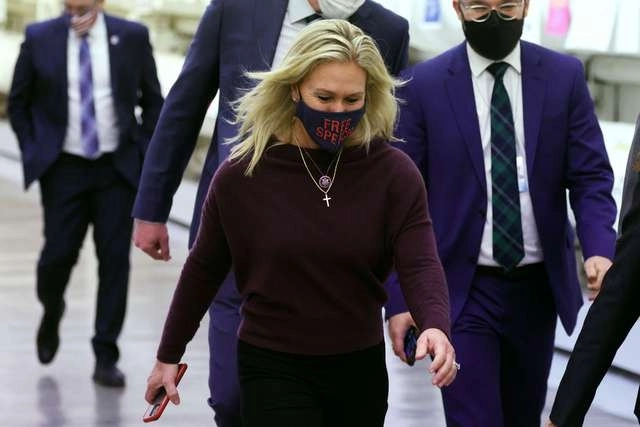 Pese a ofrecer disculpas, la legisladora por Georgia, Marjorie Taylor Greene fue sancionada por la Cámara de Representantes  Foto Afp