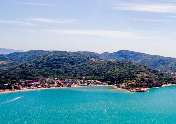 Vista aérea de Rincón de Guayabitos, en Nayarit. Foto https://www.rivieranayarit.com.mx / Archivo