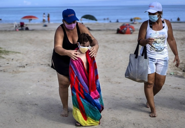 Durante la “nueva normalidad” en La Habana, Cuba. Foto Ap 