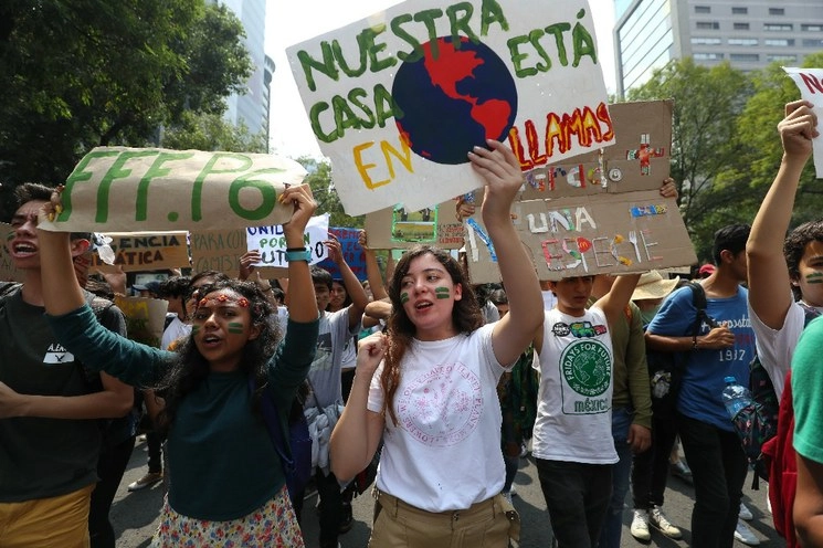 Marcha en la Ciudad de México en contra del cambio climático. Foto  Yazmín Ortega Cortés