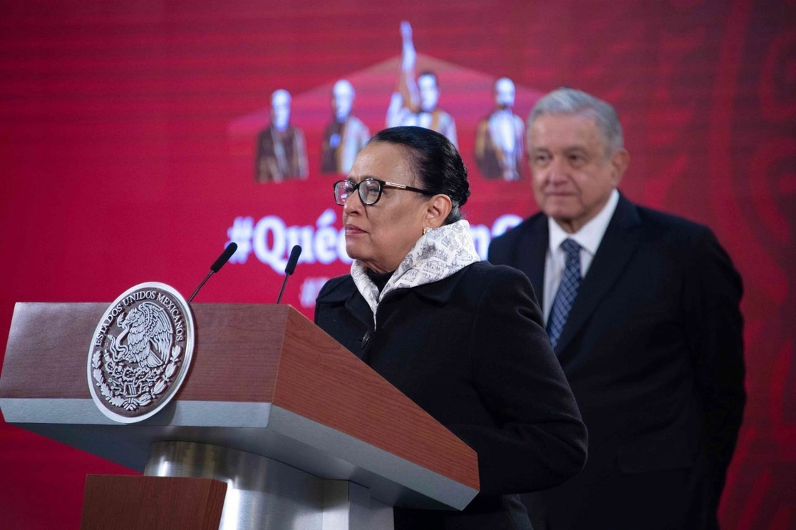 Rosa Icela Rodríguez, titular de la SSPC junto al presidente López Obrador en la conferencia de prensa matutina del 30 de diciembre. Foto Cuartoscuro