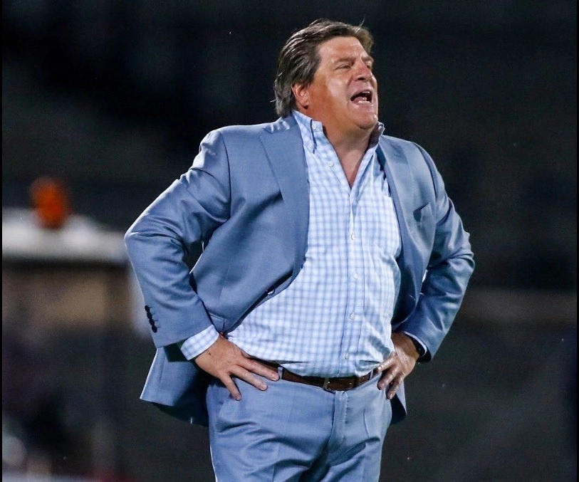 Miguel Herrera es uno de los directores técnicos cesado tras el torneo Apertura 2020. Foto Tomada del Twitter @MiguelHerreraDT