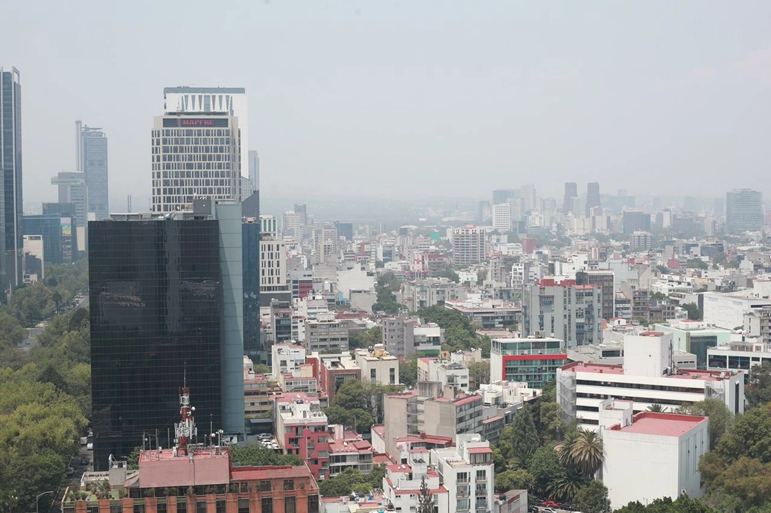 Contaminación ambiental en la Ciudad de México, el 27 de abril de 2021. Foto Luis Castillo