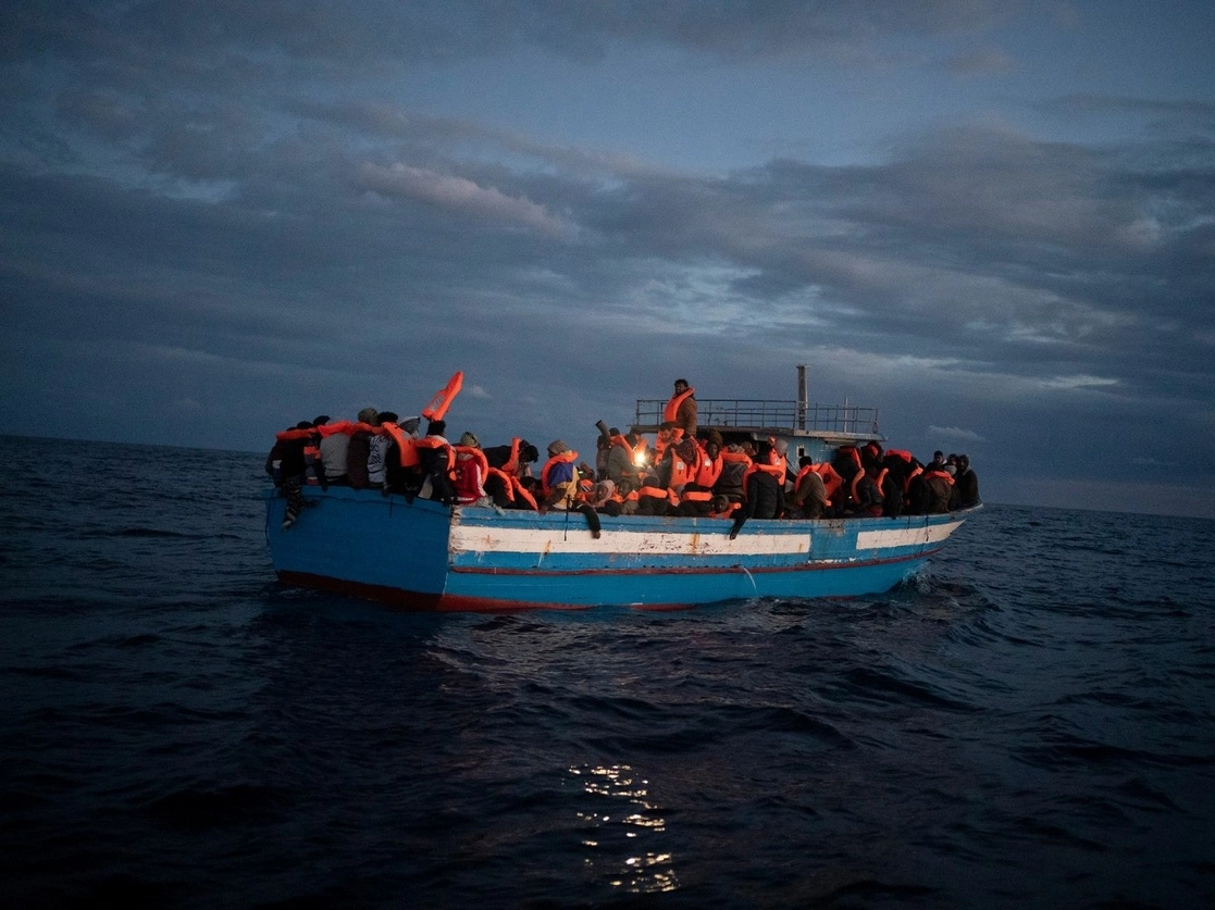 Durante 2020 un total de 88 naufragios en el Mediterráneo causaron la muerte de al menos dos mil 170 migrantes que intentaban llegar a España, más del doble que en 2019. Foto Ap / Archivo