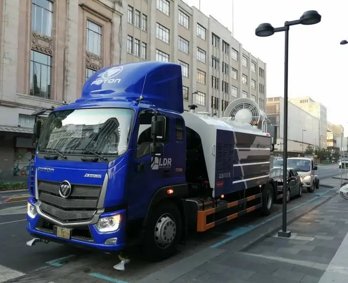 LDR SOLUTIONS, S.A DE C.V., presentó al Gobierno Federal un camión pulverizador y sanitizador para limpiar el Zócalo de la CDMX. Foto. Cortesía FOTON México.