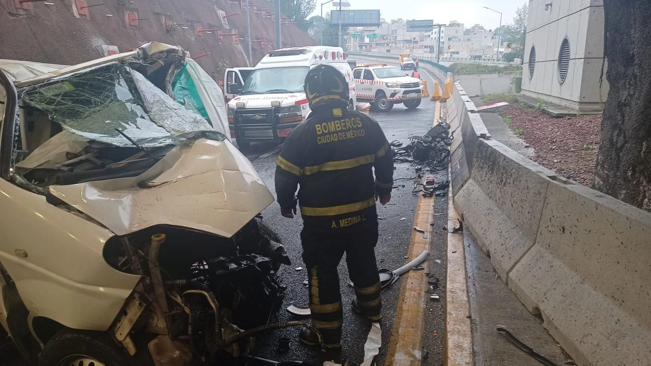 Bomberos de la Ciudad de México y rescatistas de Álvaro Obregón trabajaron en la recuperación de los cuerpos. Foto 