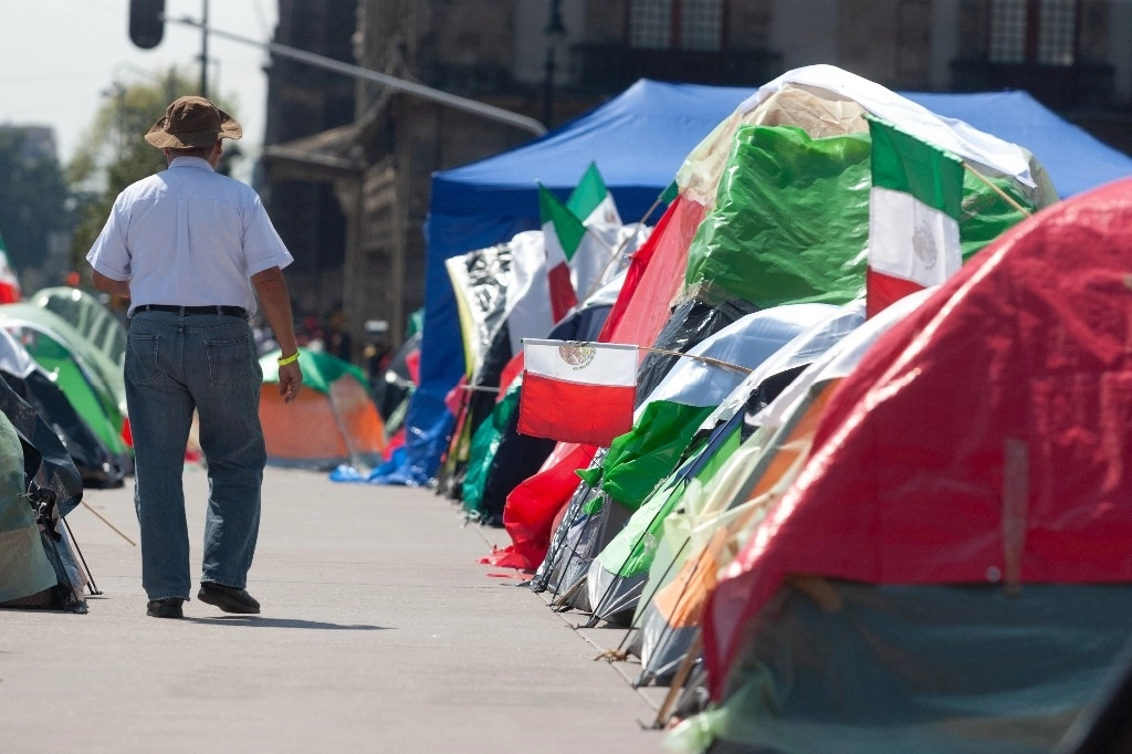 Aspectos del campamento del llamado Frenaa, en la plancha del Zocalo, en octubre pasado. Foto Pablo Ramos