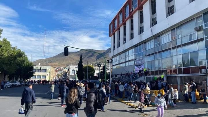 Bloqueo de accesos a Palacio de Gobierno de Hidalgo por campesinos del Valle del Mezquital. Foto Juan Ricardo Montoya