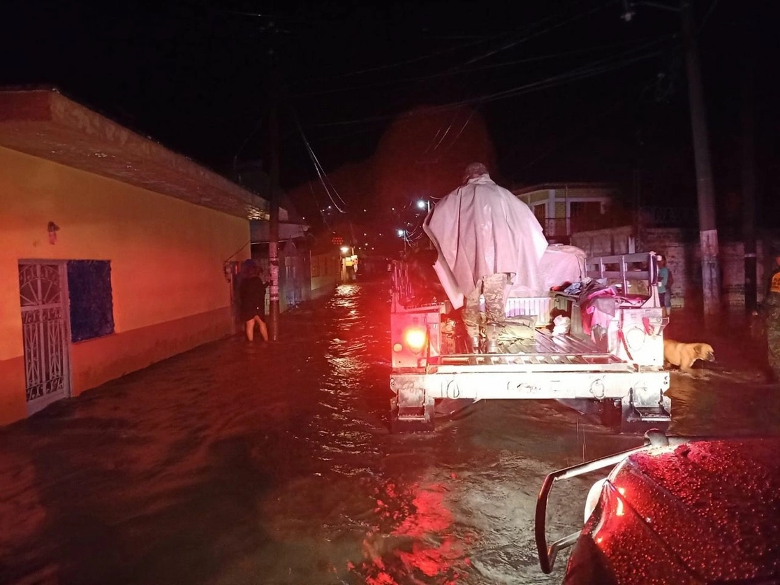 Las fuertes lluvias registradas en Morelos afectaron el puente vehicular que conecta a Yautepec y Ayala. Foto PC Morelos / Archivo