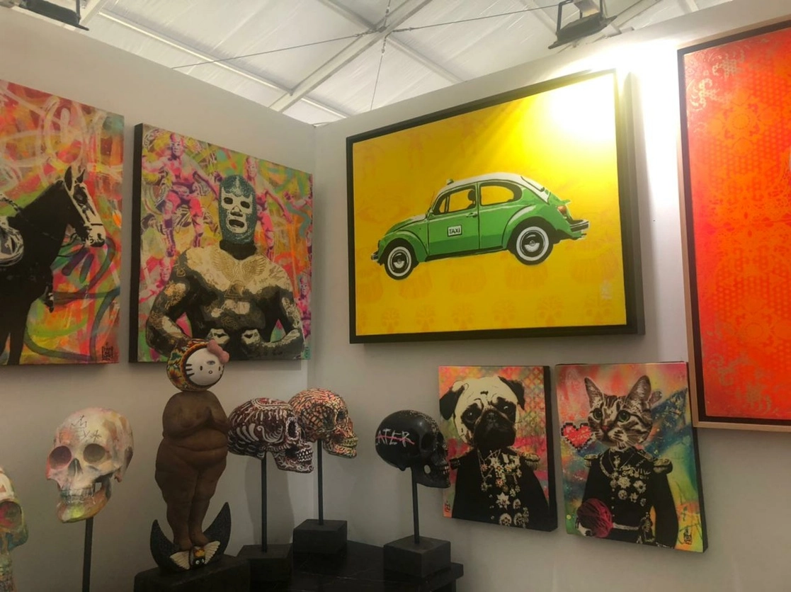 Algunas de las obras que se ofrecen en la Feria de Arte Directo, instalada en Campo Marte. Foto Cortesía de la Feria